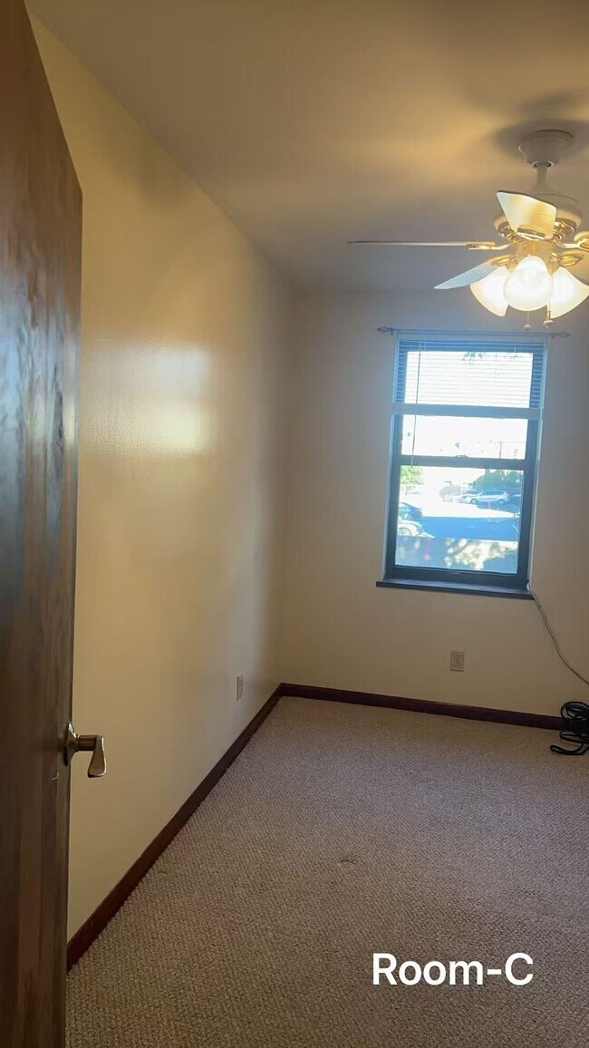 Building Photo - 41 S 13th St