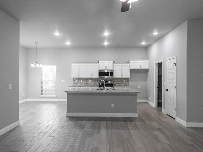 Building Photo - 701 Arkansas Black