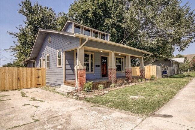 Building Photo - 812 S Columbia Ave