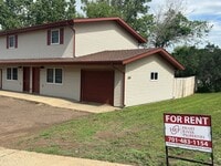 Building Photo - Newly updated!! 2 bedroom, 1 bath townhouse