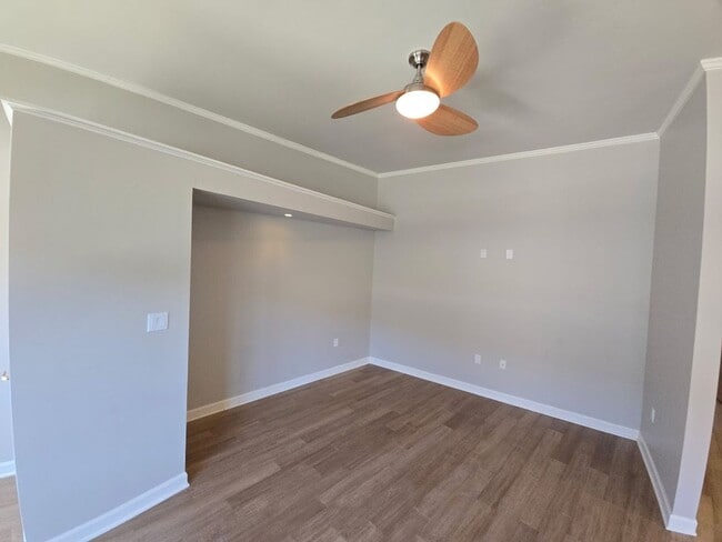 Building Photo - Charming Condo in Walkable Nob Hill – Comfort, Convenience & Peace of Mind