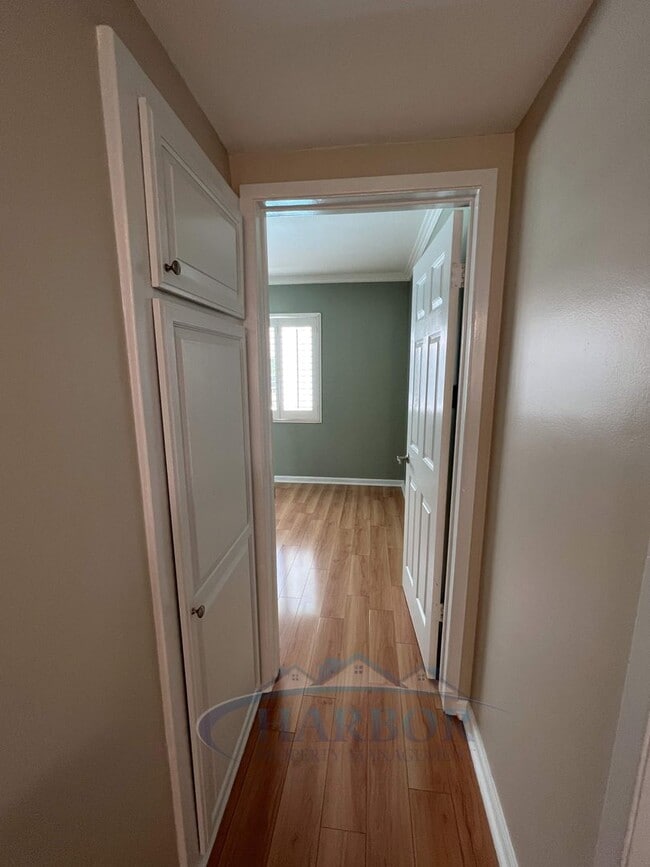 Building Photo - Beachside Charm – 2 Bed, 2 Bath.
