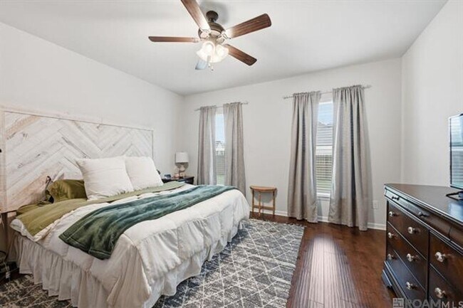 Building Photo - 4 Bedroom House Near LSU on Burbank