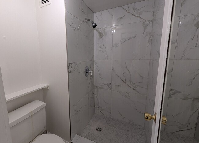 Building Photo - w3185xc