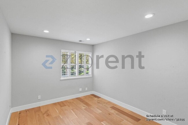 Building Photo - 144 Oakridge Dr