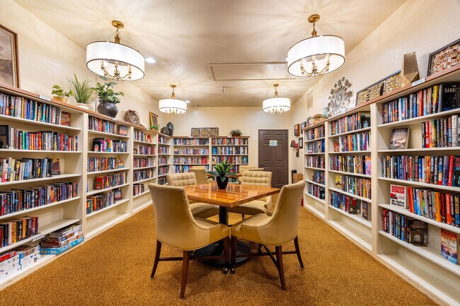 Building Photo - 54 Maximo Way