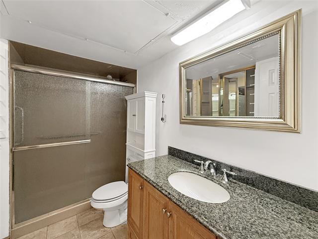 Building Photo - 16301 Ledgemont Ln