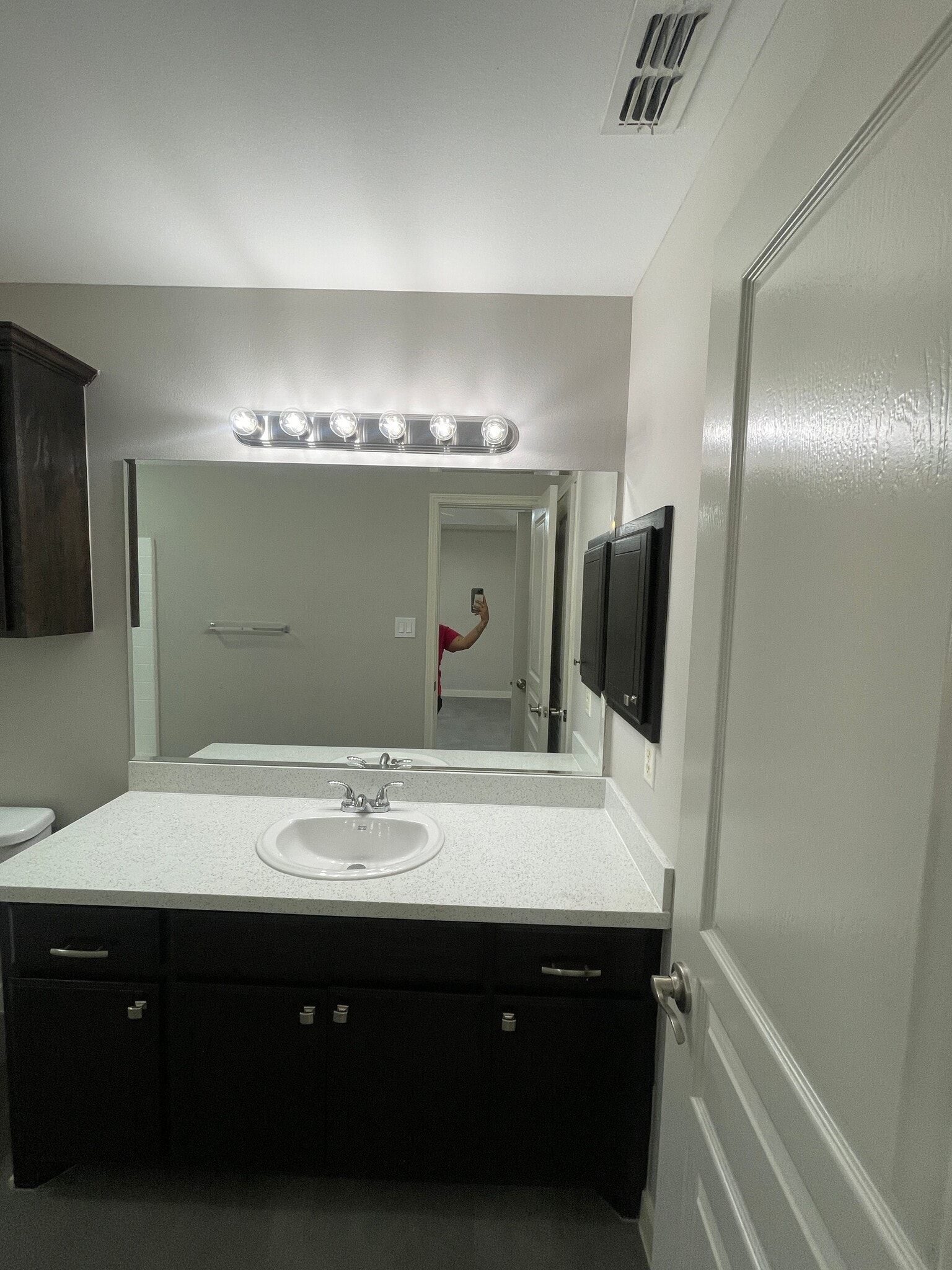 Building Photo - 404 E 2nd St