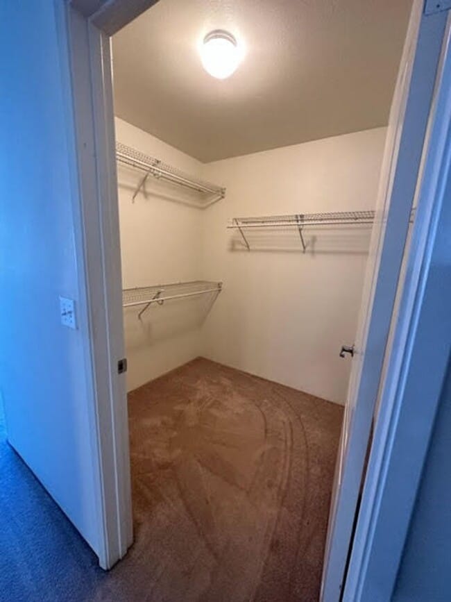 Building Photo - Spacious 2 bedrooms, 2 full baths with enclosed garage