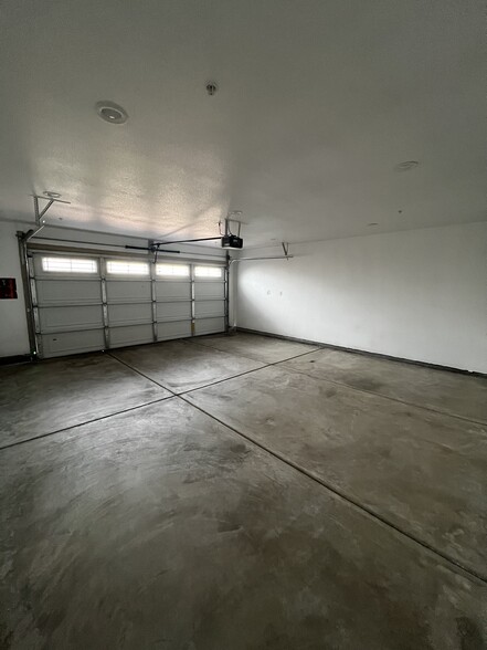 Building Photo - 436 E Center St
