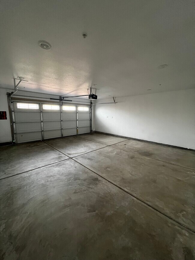 Building Photo - 436 E Center St