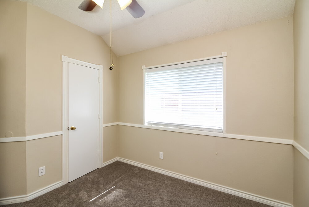 Building Photo - 1211 Old Knoll Dr