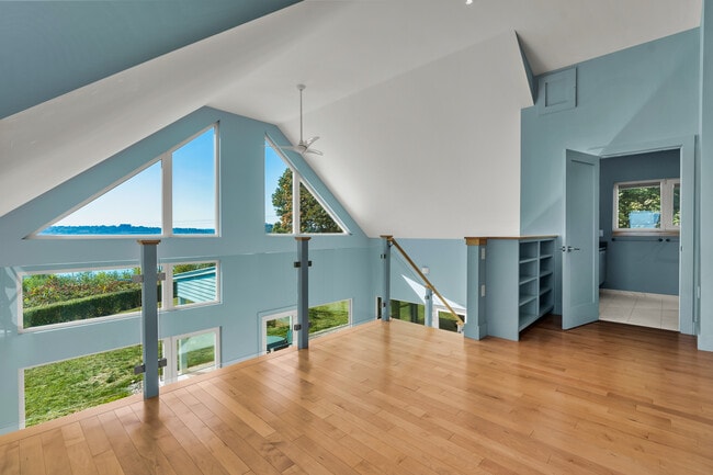 Building Photo - 1 Shoreline Dr