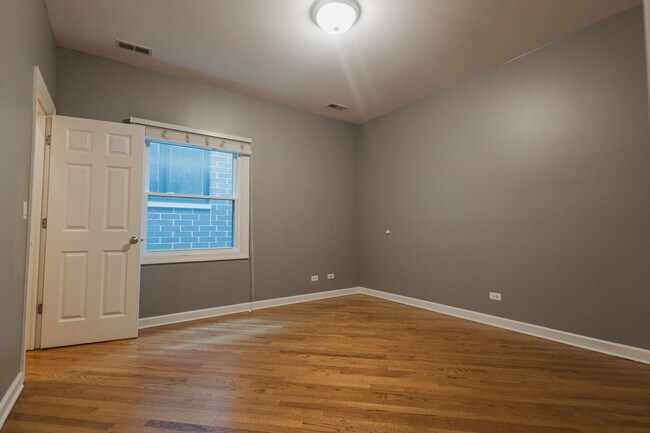 Building Photo - 1527 N Hudson Ave