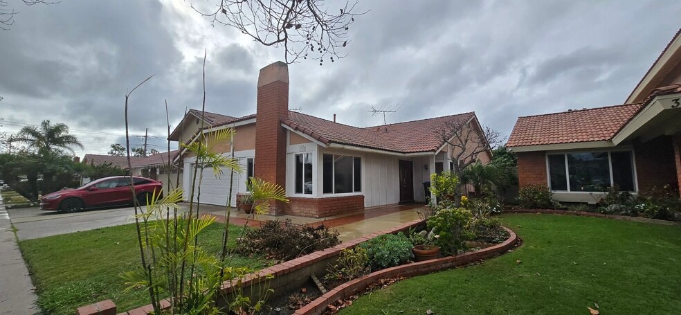 Building Photo - 3102 S Baker St