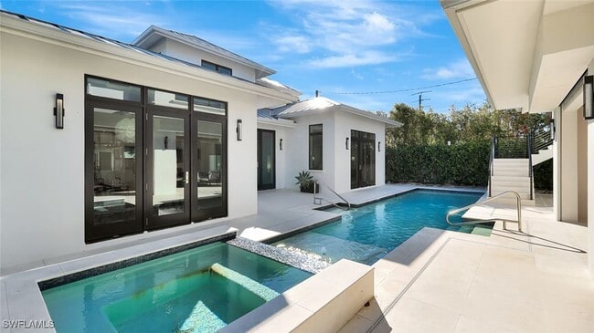 Building Photo - 739 5th Ave N