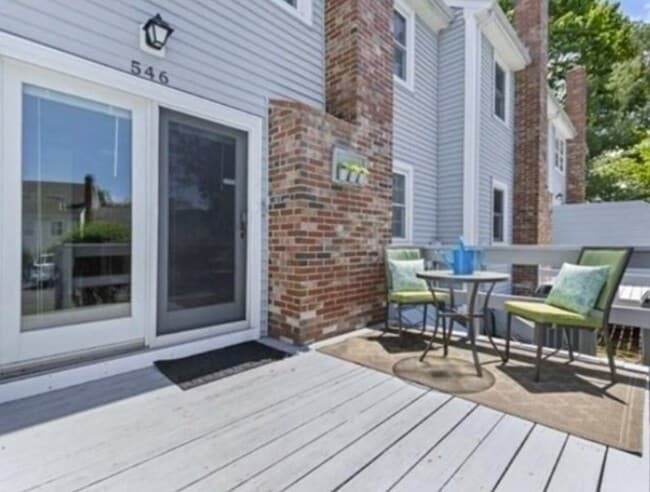 Building Photo - 546 Lincoln St