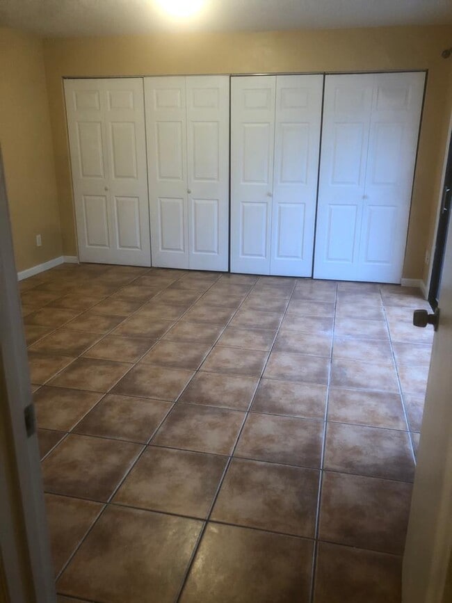 Building Photo - 1717 Vista Oaks Cir NE