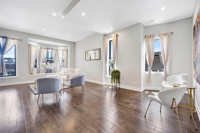 Building Photo - 3330 S Indiana Ave