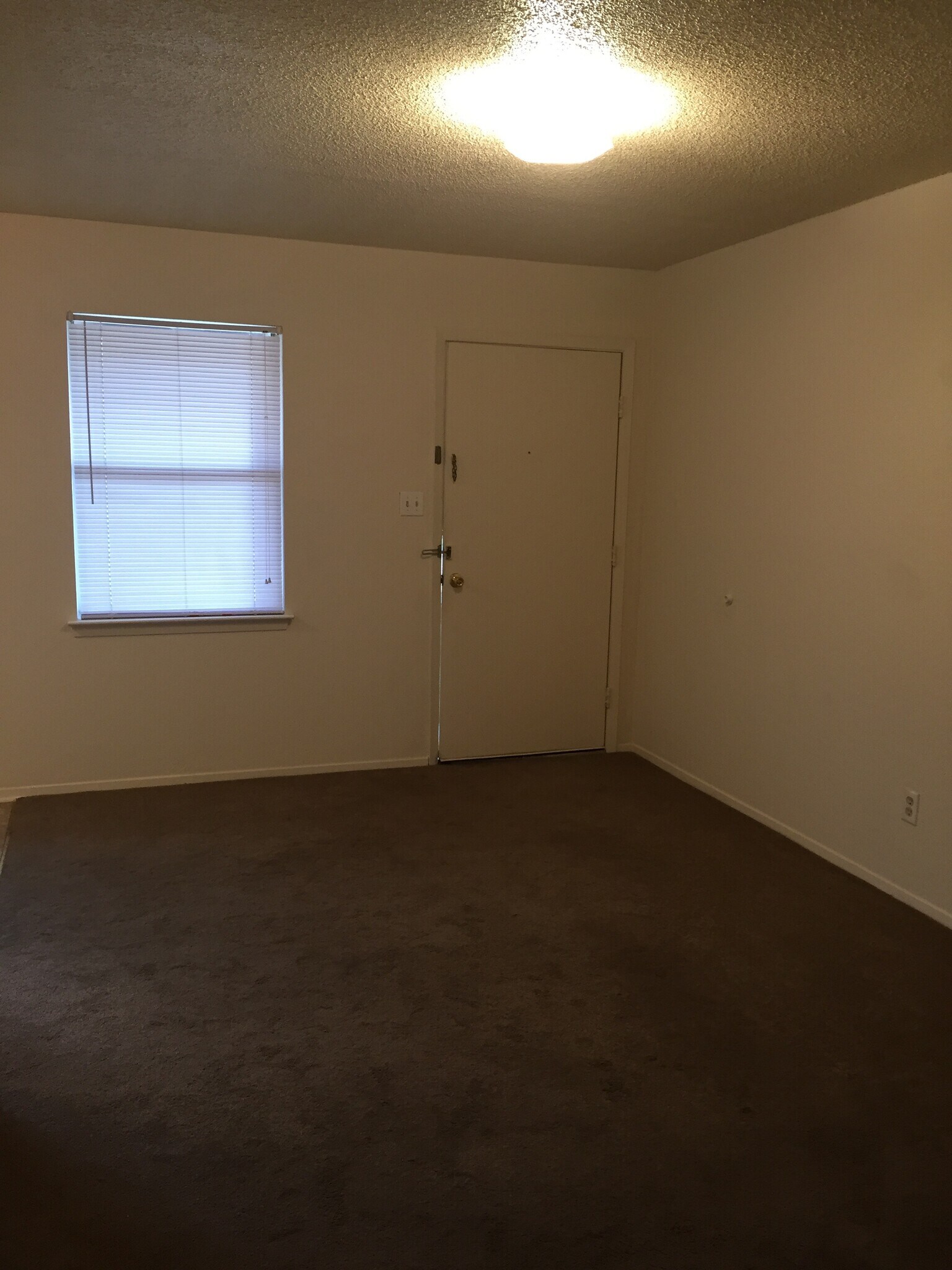 Building Photo - 404 S Industrial St