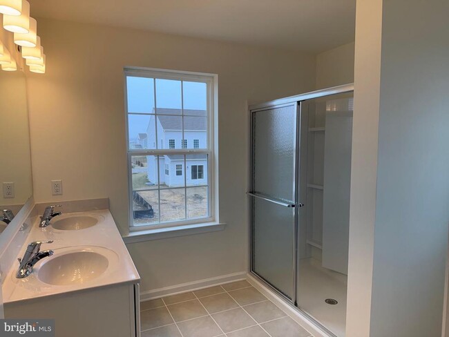 Building Photo - 414 MacLaren Ln