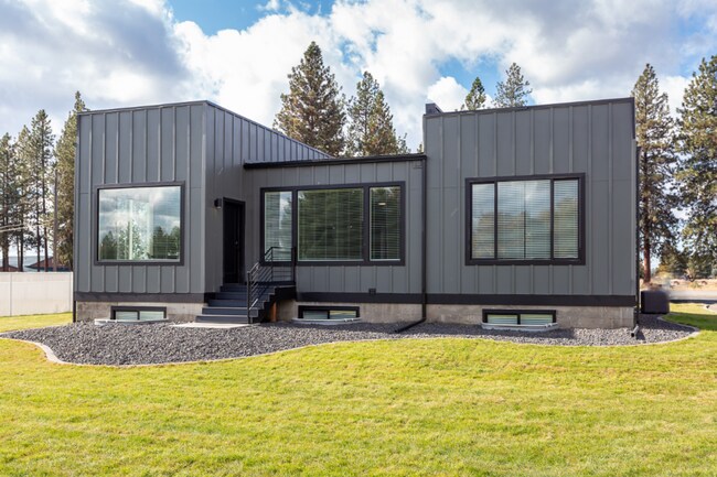 Building Photo - Fully Furnished New 5 Bed, 3 Bath Modern Home with over 3,241 Sq. Ft. on 2 Acres- MEAD SCHOOL DIS...
