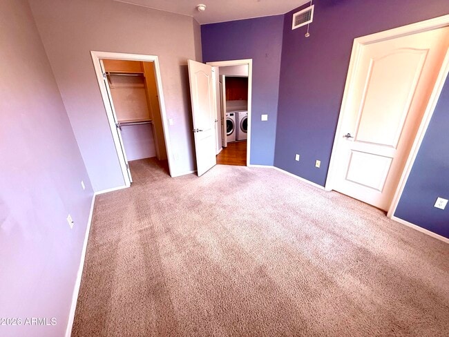 Building Photo - 705 W Queen Creek Rd