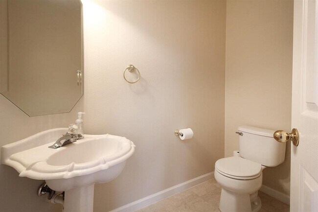 Building Photo - 18811 Cypress Chateau Dr