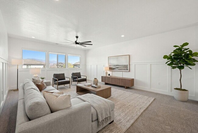 Building Photo - 6 Bed, 4 Bath with RV Parking and No HOA in Sycamore — Available Now!