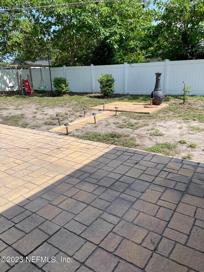 Building Photo - 780 Redfin Dr