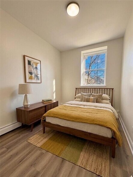 Building Photo - 366 Main St