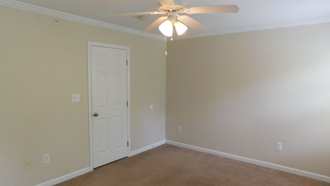 Building Photo - 206 Park Village Cir