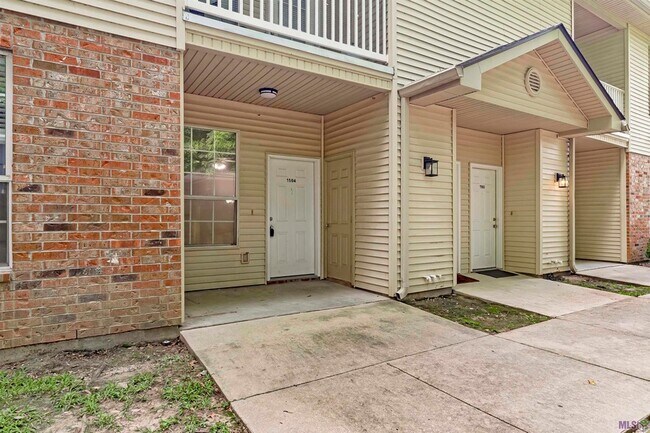 Building Photo - 900 Dean Lee Dr