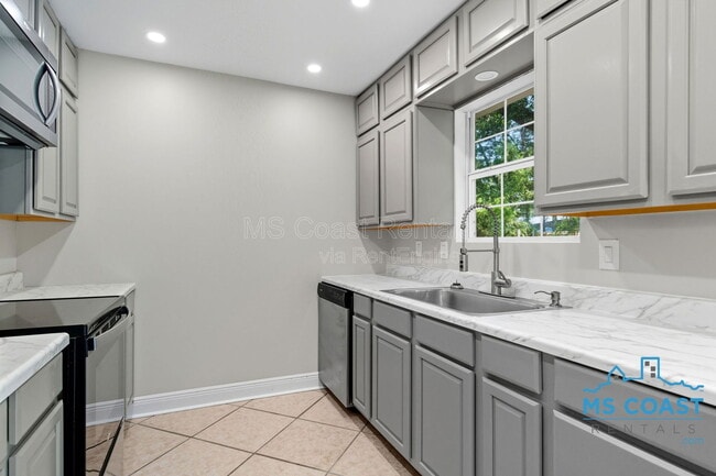 Building Photo - 472 Ginger Dr