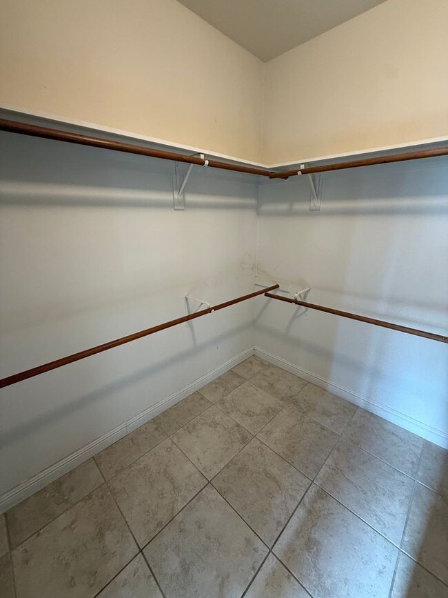 Building Photo - Elegant 3-Bedroom Home in Seven Oaks