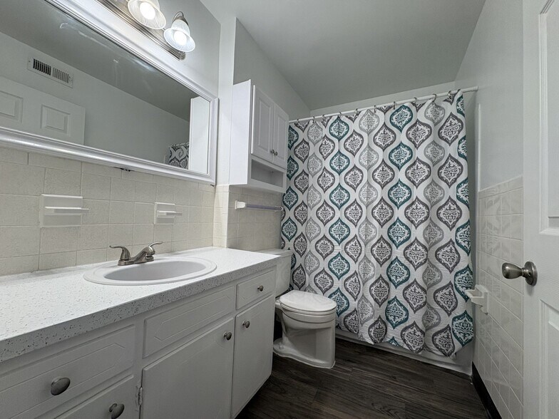 Building Photo - 1005 Hickory Hill Ln