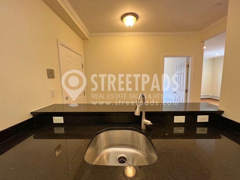 Building Photo - 1 Langdon Sq