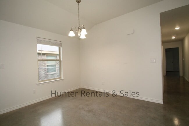 Building Photo - North Killeen 3-Bed Duplex with Modern Tou...