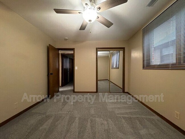 Building Photo - 3831 S 46th St