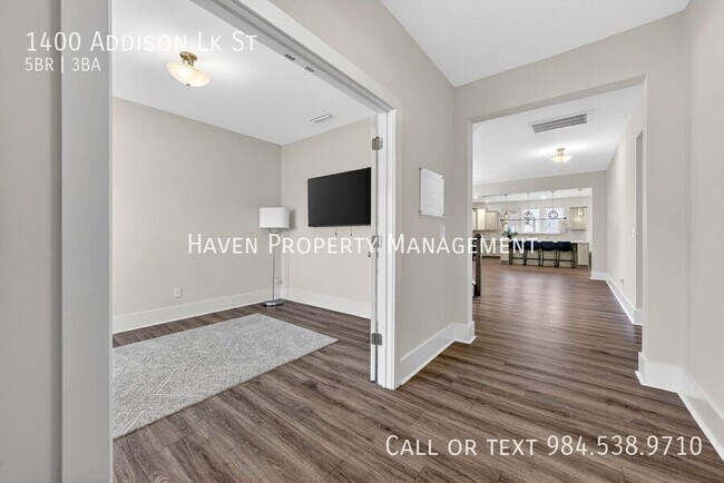 Building Photo - 1400 Addison Lk St