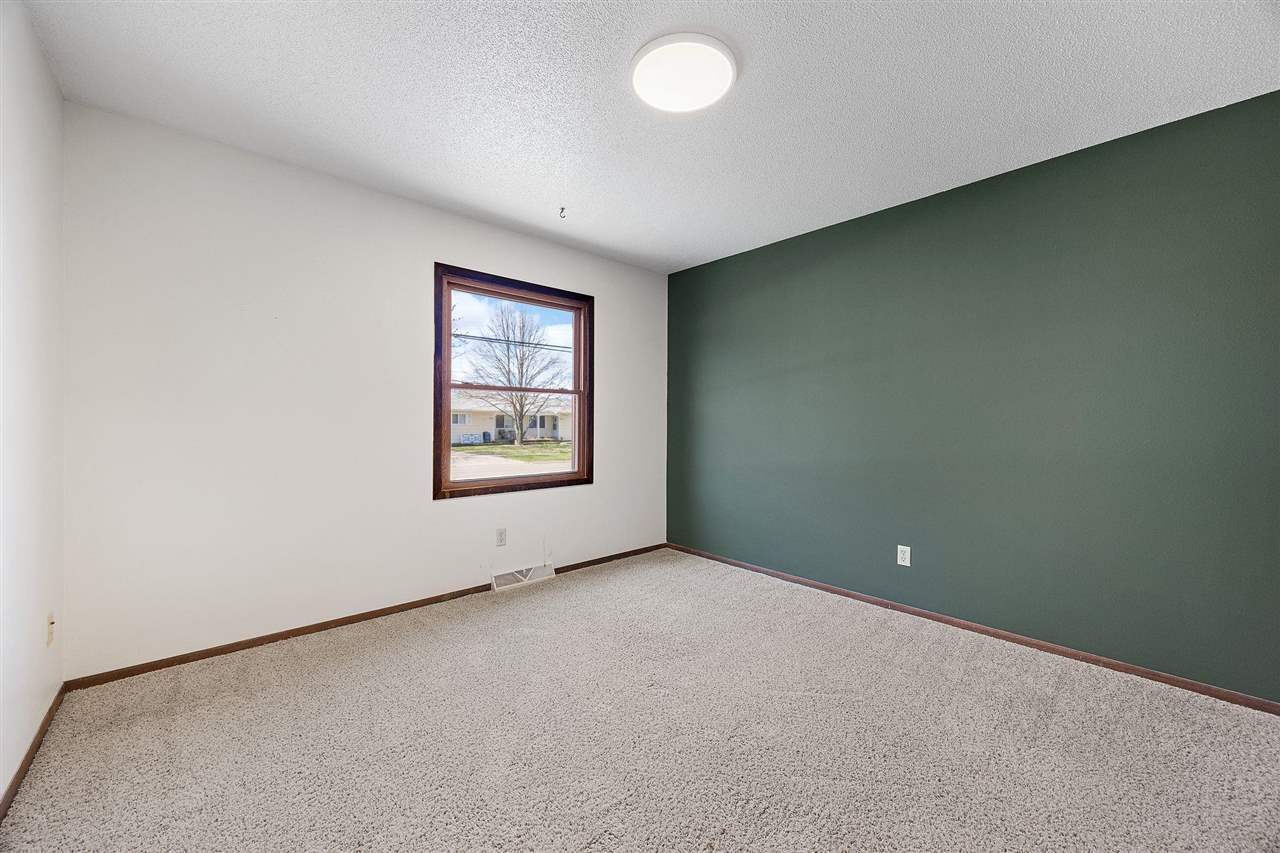 Building Photo - 1564 Prairie du Chien Rd