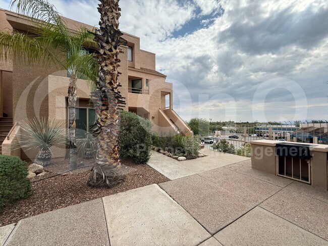 Primary Photo - 5675 N Camino Esplendora
