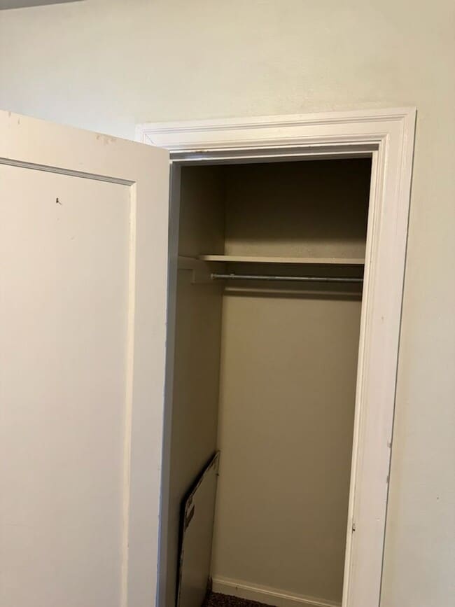 Building Photo - Private Rooms and Apartments Available Near SUU