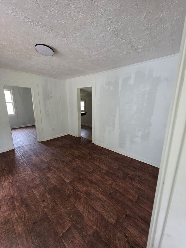 Building Photo - 2BEDROOM 1BATH