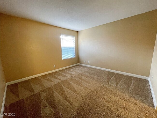 Building Photo - 3135 S Mojave Rd