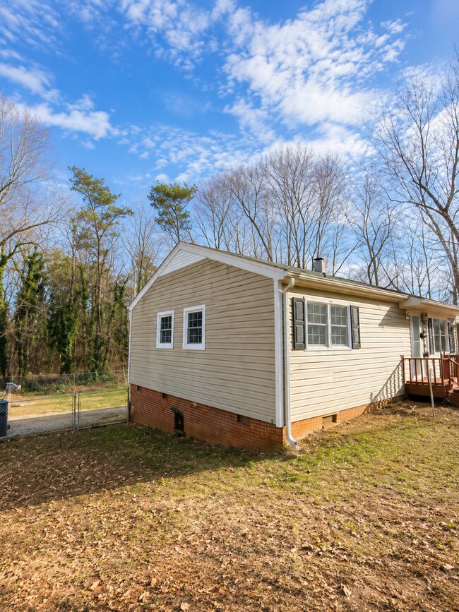 Building Photo - 608 N Wilba Rd