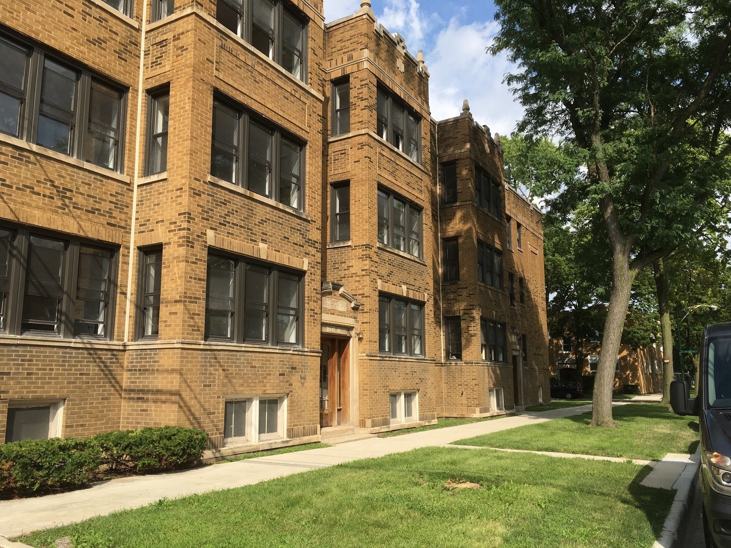 Building Photo - 6704 N Artesian Ave