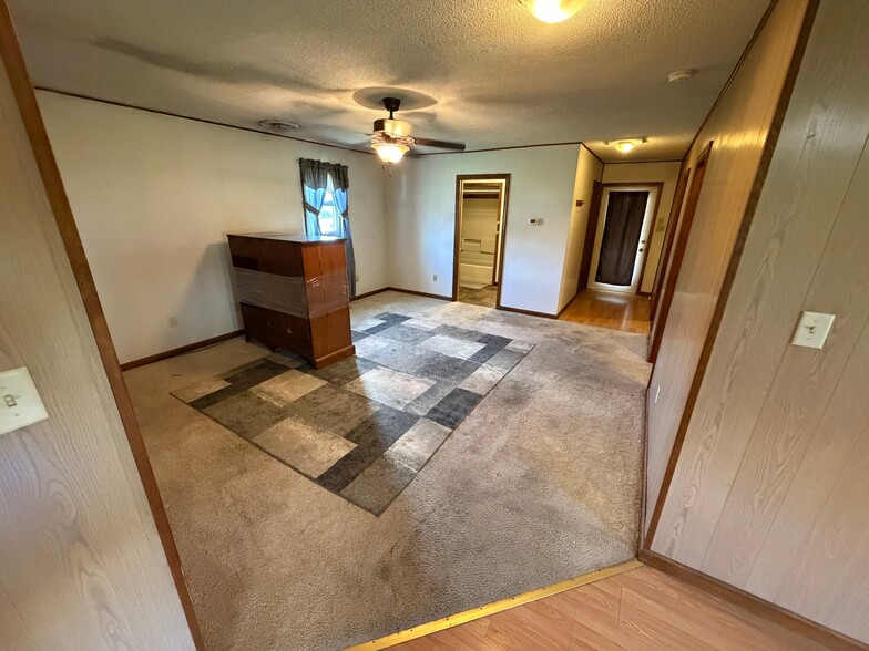 Building Photo - 211 E Aaron Square