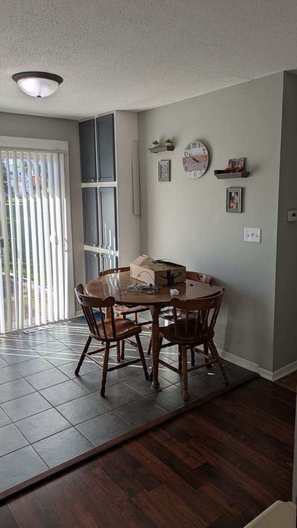 Building Photo - NW Rochester MN, 3bedroom 2bath 2+Car deta...