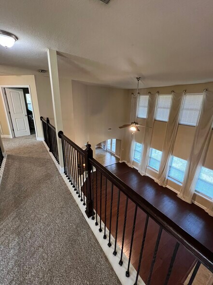 Building Photo - 68 Hemingway Ln